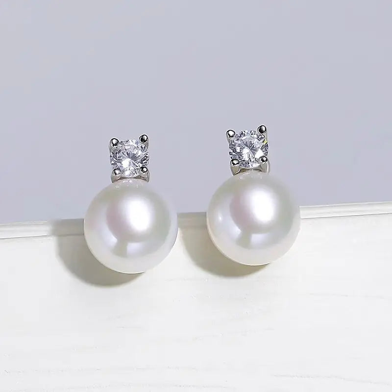Freshwater Pearl Stud Earrings – 18k Gold