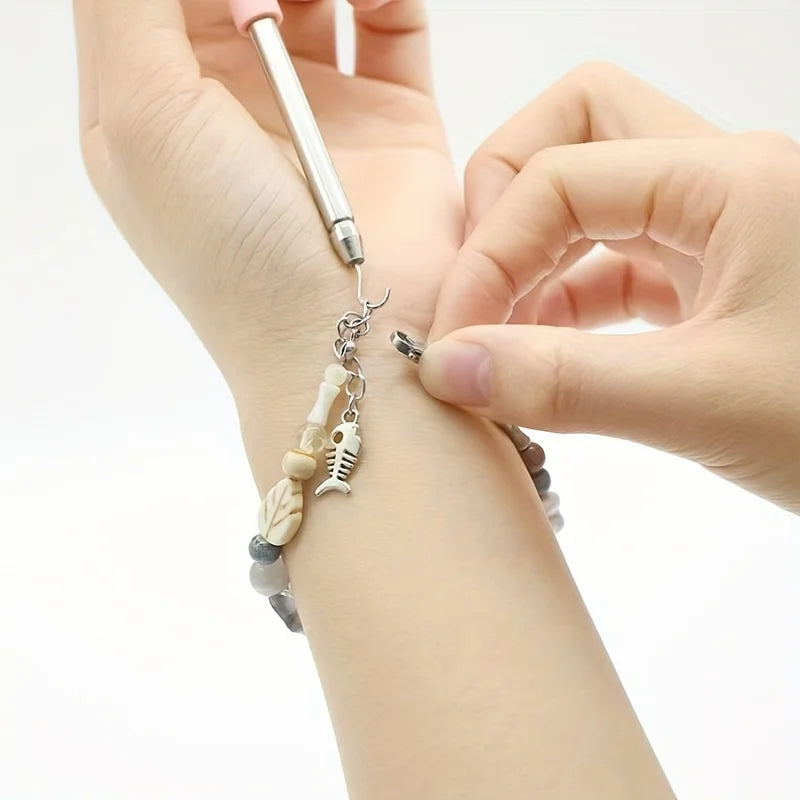 Bracelet Clasp Helper Tool – Jewelry Fastening Aid