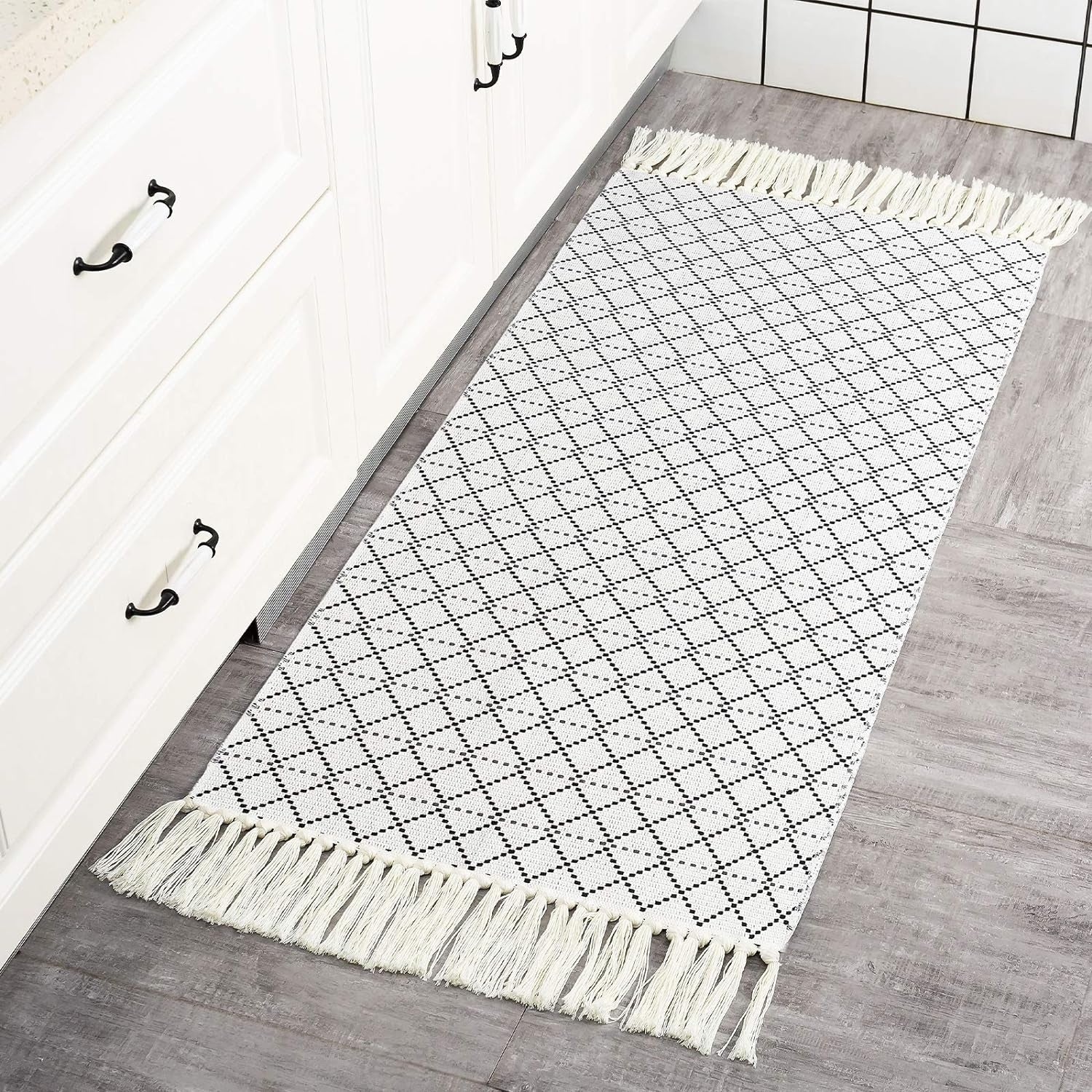 Boho Bathroom Rug, Boho Rug Kitchen Runner Washable Bath Rug, Woven Small Cotton Bohemian Tribal Farmhouse Tassel Moroccan Boho Bath Mat for Bedroom Hallway 2'X4.3'